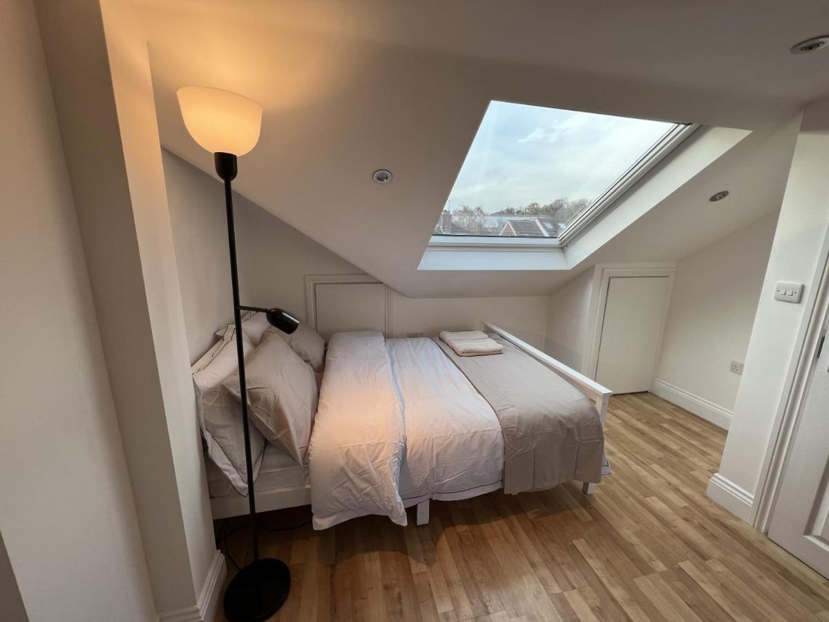 Отель 4 Wharncliffe Drive Hanwell Экстерьер фото
